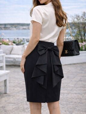 Vintage VS pencil skirt w: 🎀